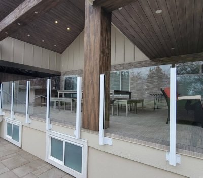 10mm-glass-railing-white-tall-posts