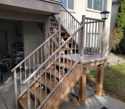 pressure-treated-stairs-and-landing-silver-bullet-deck-&-rail-kelowna-deck-builder